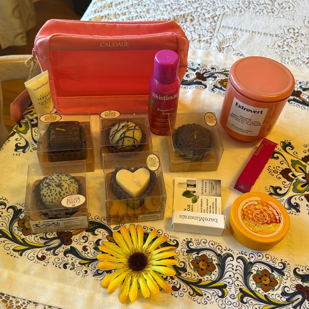 🩷 Product Bundle! Caudalie Bag, Vinyl Lipstick, Six Candles, Bare Minerals, Etc!